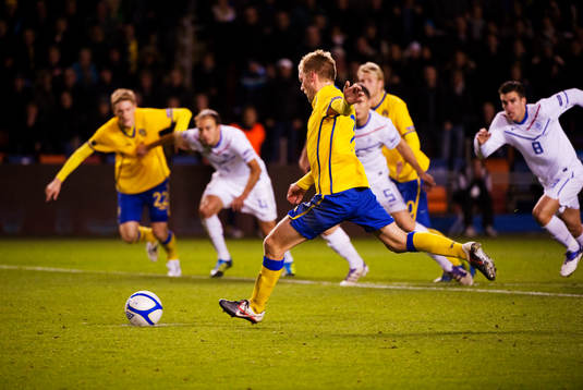 Sebastian Larsson, Sverige, gör 2-2 på straff