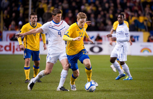 Klaas Jan Huntelaar, Holland och Rasmus Elm, Sverige