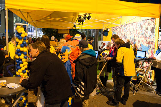 Utanför Råsunda innan matchen
