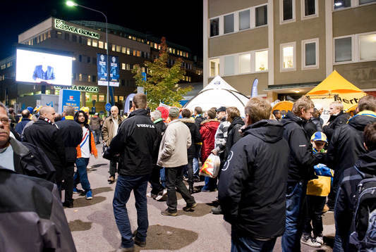 Utanför Råsunda innan matchen