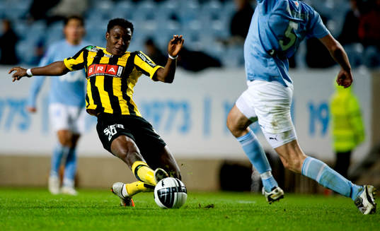Dominic Chatto, Häcken