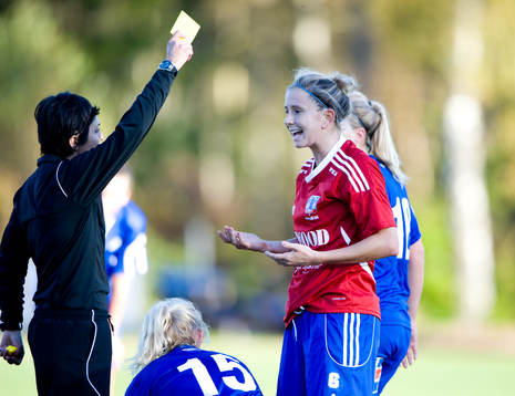Ida Ohlsson, Vittsjö, får gult kort, varning av Jilan