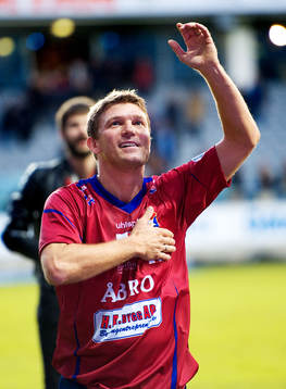 Marcus Allbäck, Örgryte, jubel. Handen på hjärtat