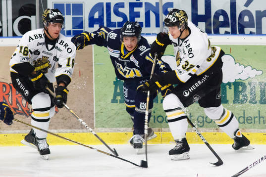 Tobias Viklund, AIK och Stefan Johansson, AIK försöker