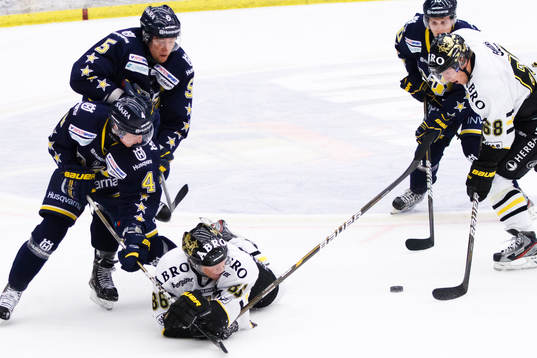 Oscar Ahlström, AIK håller fast Adam Almqvists klubba