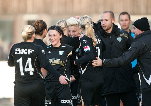 Lisa Ek, Göteborg kramas om