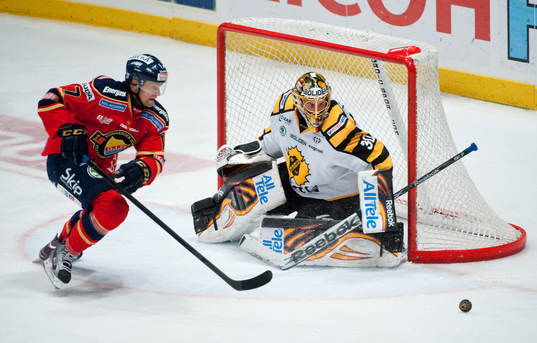 Mathias Tjärnqvist, Djurgården framför Joacim Eriksson,