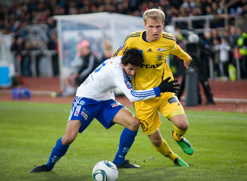 Loret Sadiku, Värnamo, håller i Sebastian Andersson,