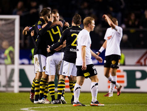 Kenny Pavey, AIK, kramas om