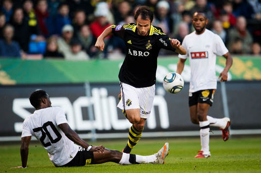 Dominic Chatto, Häcken, stoppar Helgi Danielsson, AIK