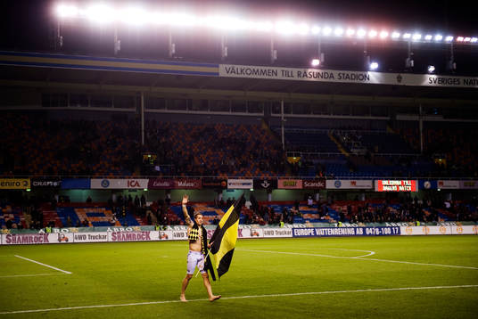 Kenny Pavey, AIK, gjorde sin sista hemmamatch. Efteråt