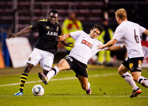 Lalawele Atakora, AIK, utmanas av Andres Vasquez, Häcken