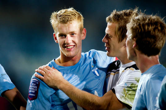 Filip Helander, Malmö FF kramas om av Johan Dahlin,