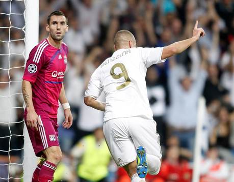 Karim Benzema, Madrid (Jubel) och Anthony Revelliere, Lyon