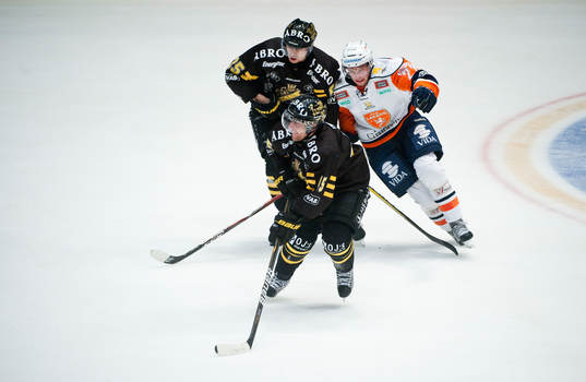 Johannes Salmonsson och Oscar Steen, AIK håller undan