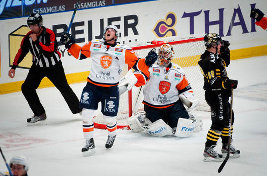 Erik Josefsson, Växjö skriker ut sin glädje på