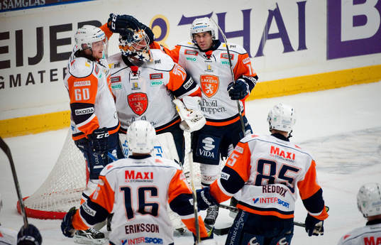 Martin Gerber, målvakt Växjö klappas om