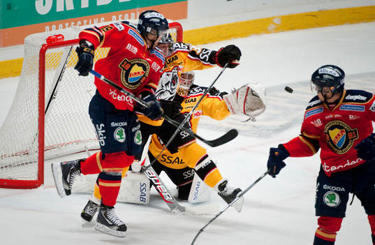 David Rautio, målvakt Luleå sträcker sig