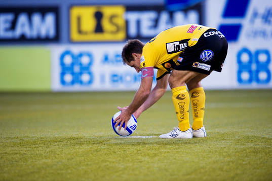 Johan Karlsson, Elfsborg, lägger upp bollen på