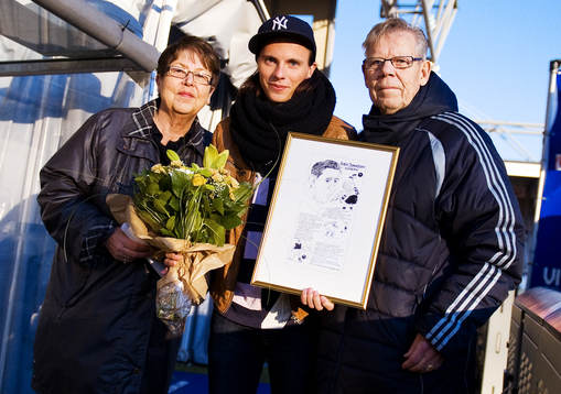 Niklas Hult, tar emot Sven Johansson-stipendiet