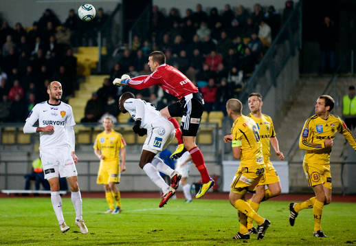 Omar Jawo, Syrianska får ett knä i ryggen från Matt