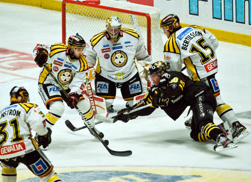 Ryan Gunderson,  Johan Holmqvist, målvakt, Simon