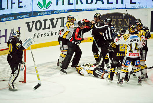 Hårda tag, Morgan Johansson, domare ingriper