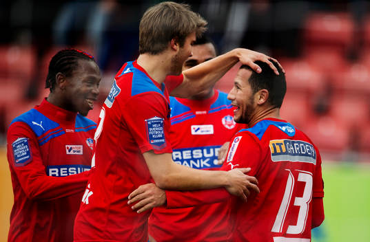 Rachid Bouaouzan, Helsingborg, gratuleras till sitt 0-3-mål
