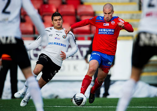 Paulo De Oliviera, Örebro, jagar Christoffer Andersson,