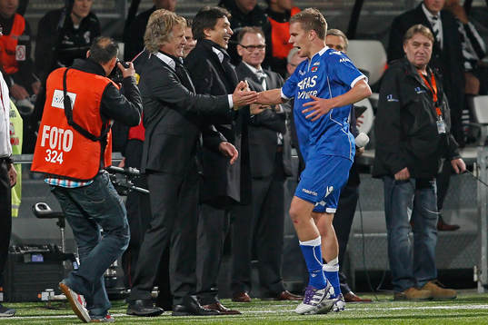 Gertjan Verbeek, tränare, AZ gratulerar Pontus Wernbloom