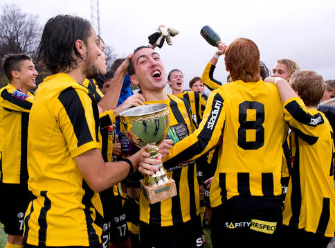 Häcken Svenska Mästare, jubel Emilio Rossi. Pokal