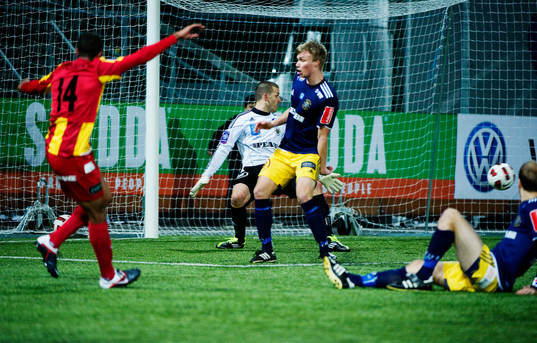 Yussuf Saleh, Syrianska, skjuter mot mål och gör 3-1