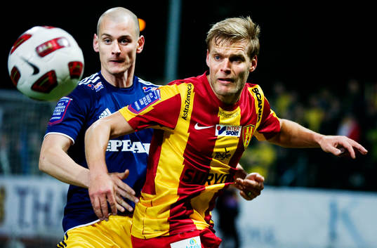 Jacob Augustsson, Ängelholm, i en närkamp med Johan