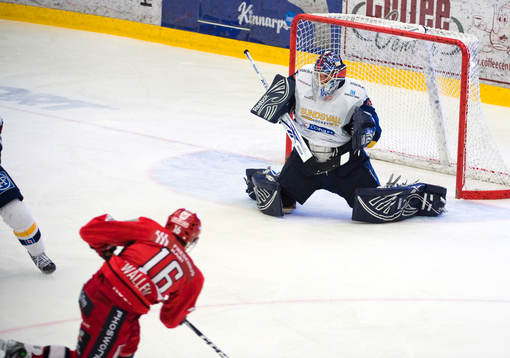 William Wallén, Almtuna skjuter in 5-2 på Axel Brage,