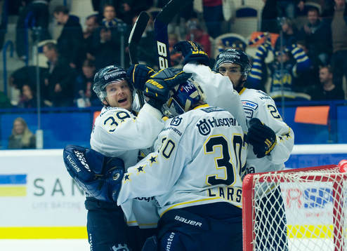 Jukka Voutilainen, Daniel Larsson, målvakt, HV71 jubel