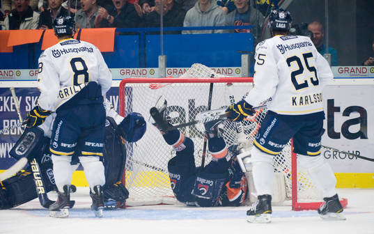 Liam Reddox, Växjö, inne i målburen HV71