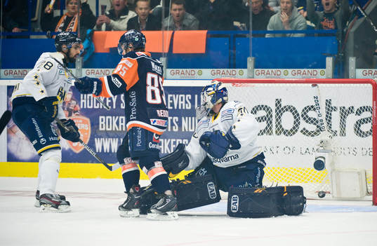 Ilkka Heikkinen, Växjö, skjuter in första målet, Daniel