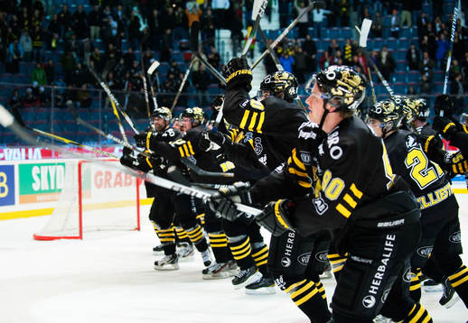AIK-spelarna tackar publiken