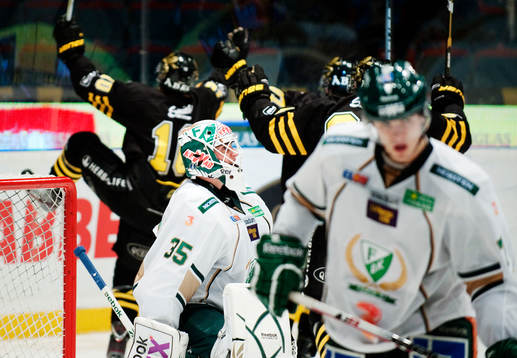 Fredrik Petterson Wentzel, målvakt, och Oscar Klefbom,