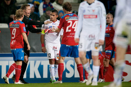 Helsingborg - Kalmar: Markus Strömbergsson, domare, Daniel