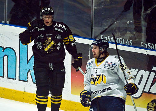 Christopher Aspeqvist, AIK och Mattias Karlson, HV71, jubel