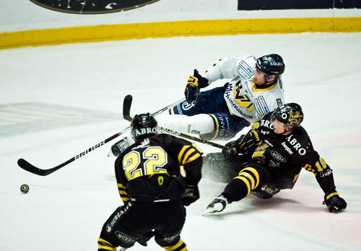 Jesse Joensuu, HV71 och Tobias Viklund, AIK