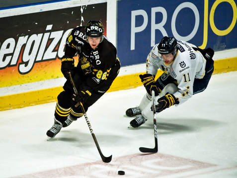 Oscar Ahlström, AIK och Jesse Joensuu, HV71