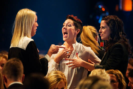 Caroline Seger, Therese Sjögran och Lotta Schelin skojar