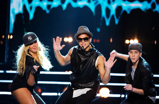 Eric Saade uppträdde