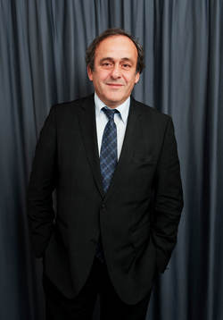 Michel Platini, ordförande UEFA, delade ut Hederspriset