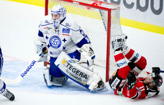 Robert Carlsson, Leksand sätter sig på Erik Hanses,