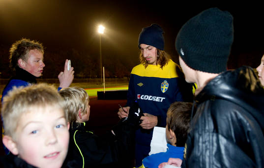 Zlatan Ibrahimovic, alltid populär bland autografjägarna