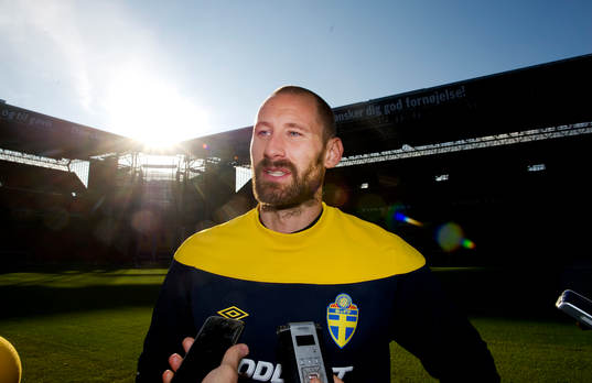 Johan Wiland, målvakt, vaktar målet i morgon mot Danmark