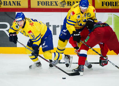 Andreas Jämtin och Staffan Kronwall, Sverige, vinner pucken